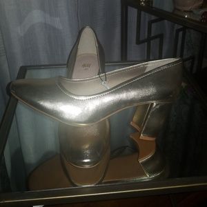 Gold Round Toe Square Heel